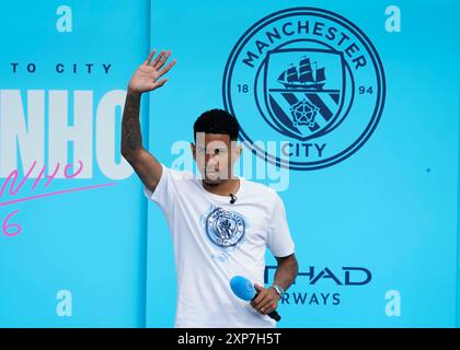 Manchester, Großbritannien. August 2024. Savinho Manchester City's jüngste Herrenunterschrift wird im Etihad Stadium in Manchester vorgestellt. Foto: Andrew Yates/Sportimage Credit: Sportimage Ltd/Alamy Live News Stockfoto