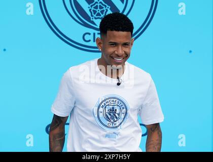 Manchester, Großbritannien. August 2024. Savinho Manchester City's jüngste Herrenunterschrift wird im Etihad Stadium in Manchester vorgestellt. Foto: Andrew Yates/Sportimage Credit: Sportimage Ltd/Alamy Live News Stockfoto