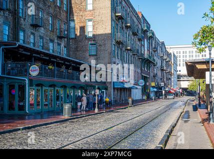 Restaurants und Geschäfte entlang der historischen River Street in Savannah GA USA Stockfoto