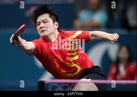 Paris, Fra. August 2023. Zhendong-Fan des Teams Volksrepublik China spielt am 9. Tag der Olympischen Sommerspiele 2024 in Paris, Frankreich, am 3. August 2024 gegen Truls Moregard vom Team Schweden beim Tischtennis-Einzel-Goldmedaillenspiel der Männer. (Foto: Anthony Behar/SIPA USA) Credit: SIPA USA/Alamy Live News Stockfoto