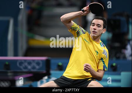 Paris, Fra. August 2023. Hugo Calderano vom brasilianischen Team tritt am 4. August 2024 gegen Felix Lebrun vom französischen Team beim Tischtennis-Spiel der Männer mit Bronze-Einzelmedaille gegen den 9. Tag der Olympischen Sommerspiele 2024 in Paris an. (Foto: Anthony Behar/SIPA USA) Credit: SIPA USA/Alamy Live News Stockfoto
