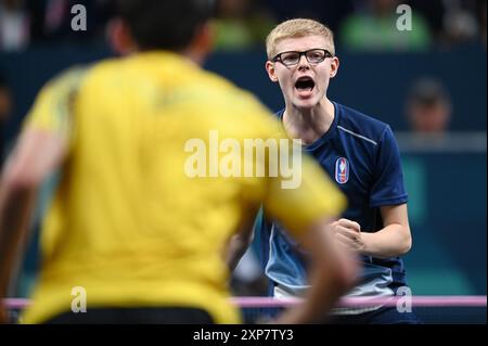 Paris, Fra. August 2023. Felix Lebrun vom Team France tritt am 9. Tag der Olympischen Sommerspiele 2024 in Paris, Frankreich, am 4. August 2024 beim Tischtennis-Spiel mit Bronze-Einzelmedaillen gegen Hugo Calderano vom Team Brasilien an. (Foto: Anthony Behar/SIPA USA) Credit: SIPA USA/Alamy Live News Stockfoto