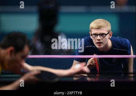 Paris, Fra. August 2023. Felix Lebrun vom Team France tritt am 9. Tag der Olympischen Sommerspiele 2024 in Paris, Frankreich, am 4. August 2024 beim Tischtennis-Spiel mit Bronze-Einzelmedaille gegen Hugo Calderano vom Team Brasilien an. (Foto: Anthony Behar/SIPA USA) Credit: SIPA USA/Alamy Live News Stockfoto