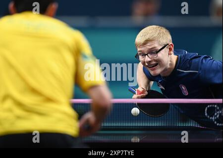 Paris, Fra. August 2023. Felix Lebrun vom Team France tritt am 9. Tag der Olympischen Sommerspiele 2024 in Paris, Frankreich, am 4. August 2024 beim Tischtennis-Spiel mit Bronze-Einzelmedaille gegen Hugo Calderano vom Team Brasilien an. (Foto: Anthony Behar/SIPA USA) Credit: SIPA USA/Alamy Live News Stockfoto