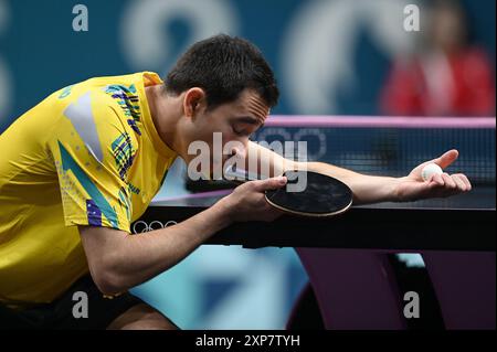 Paris, Fra. August 2023. Hugo Calderano vom brasilianischen Team tritt am 4. August 2024 gegen Felix Lebrun vom französischen Team beim Tischtennis-Spiel der Männer mit Bronze-Einzelmedaille gegen den 9. Tag der Olympischen Sommerspiele 2024 in Paris an. (Foto: Anthony Behar/SIPA USA) Credit: SIPA USA/Alamy Live News Stockfoto