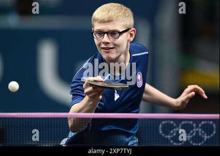 Paris, Fra. August 2023. Felix Lebrun vom Team France tritt am 9. Tag der Olympischen Sommerspiele 2024 in Paris, Frankreich, am 4. August 2024 beim Tischtennis-Spiel mit Bronze-Einzelmedaille gegen Hugo Calderano vom Team Brasilien an. (Foto: Anthony Behar/SIPA USA) Credit: SIPA USA/Alamy Live News Stockfoto