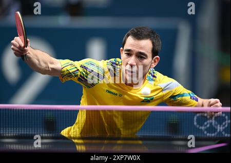 Paris, Fra. August 2023. Hugo Calderano vom brasilianischen Team tritt am 4. August 2024 gegen Felix Lebrun vom französischen Team beim Tischtennis-Spiel der Männer mit Bronze-Einzelmedaille gegen den 9. Tag der Olympischen Sommerspiele 2024 in Paris an. (Foto: Anthony Behar/SIPA USA) Credit: SIPA USA/Alamy Live News Stockfoto