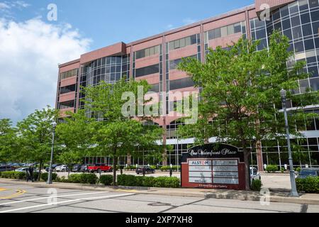 Das Bürogebäude am Waterfront Place steht im lebhaften Strip District von Pittsburgh, Pennsylvania. Stockfoto