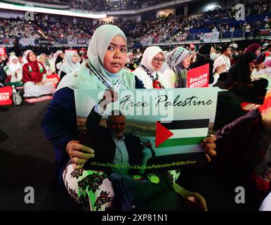 KUALA LUMPUR, Malaysia . 4. August -- 20.000 der Völker werden ihre Solidarität und ungeteilte Unterstützung für das palästinensische Volk bei der heutigen Himpunan Pembebasan Palestin-Kundgebung im Axiata Arena Stadion in Bukit Jalil zeigen. Die Kundgebung soll um 18 Uhr beginnen und der Welt auch eine Botschaft senden, dass Malaysia die Ermordung des Vorsitzenden des Politbüros der Hamas, Ismail Haniyeh, und die anhaltende Unterdrückung des grausamen zionistischen Regimes verurteilt. Premierminister Datuk Seri Anwar Ibrahim wird auch seine Rede auf dem Höhepunkt der Kundgebung zur Unterstützung der palästinensischen Befreiung halten, zusammen mit se Stockfoto