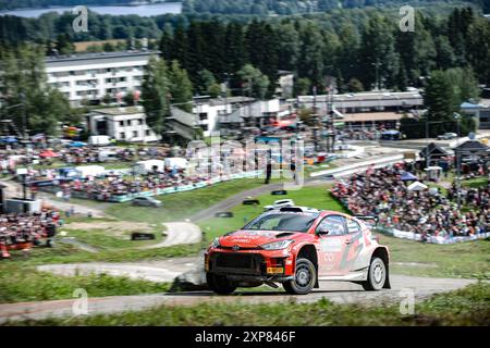 Fahrer Jari-Matti Latvala und Co-Pilot Juho Hanninen vom Team Toyota Gazoo Racing WRT, Toyota Gr Yaris Rally2, treffen auf das 4. The Race, während der FIA World Rally Championship WRC Secto Rallye Finnland 2024 04 August Jyvaskyla, Finnland Stockfoto