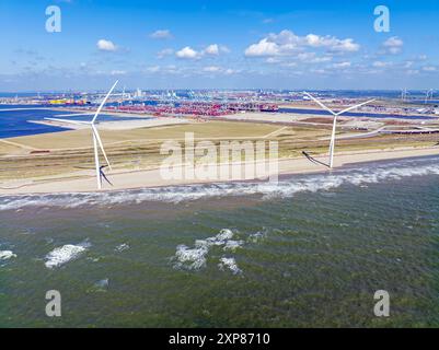 Aus der Luft aus der Industrie im Hafen von Rotterdam in den Niederlanden Stockfoto