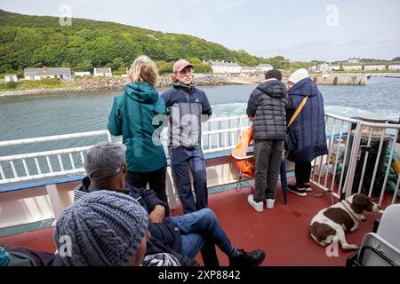 Touristen verlassen die Church Bay nach einem Tagesausflug auf der Fähre rathlin, rathlin Island, County antrim, Nordirland, großbritannien Stockfoto