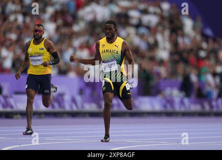 4. August 2024: Sean Bailey (Jamaika) tritt an der 1. 400-m-Runde der Männer am 9. Tag der Olympischen Spiele im Stade de France in Paris an. Ulrik Pedersen/CSM. (Bild: © Ulrik Pedersen/Cal Sport Media) Stockfoto