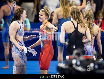 PARIS: Tessa Giele, Maaike de Waard, Marrit Steenbergen und TEs Schouten nach dem Finale der 4x100 m Medley-Strecke während des Schwimmens bei den Olympischen Spielen. ANP KOEN VAN WEEL Stockfoto