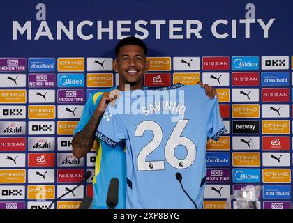 Manchester, Großbritannien. August 2024. Savinho für die Männer von Manchester City wird im Etihad Stadium in Manchester vorgestellt. Foto: Andrew Yates/Sportimage Credit: Sportimage Ltd/Alamy Live News Stockfoto