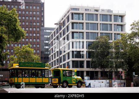 Die Baustelle für das neue WDR-Filmhaus in der Kölner Innenstadt. Um die Finanzierung des öffentlich-rechtlichen Rundfunks tobt eine hitzige Debatte. Nun will der Sender Designer-Möbel für sein Filmhaus anschaffen, die mit bis zu 4500,- Euro pro Designer-Sessel beziffert sind. Themenbild, Symbolbild Köln, 03.08.2024 NRW Deutschland *** die Baustelle für das neue WDR Filmhaus in der Kölner Innenstadt hitzige Debatte über die Finanzierung des öffentlich-rechtlichen Rundfunks nun will der Sender Designmöbel für sein Filmhaus kaufen, die auf bis zu 4.500 Euro pro DE geschätzt wird Stockfoto