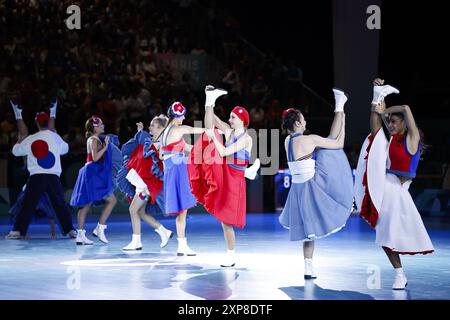 Französischer Cancan, Handball-Vorrunde während der Olympischen Spiele Paris 2024 am 4. August 2024 in der Arena Paris Sud in Paris, Frankreich Stockfoto