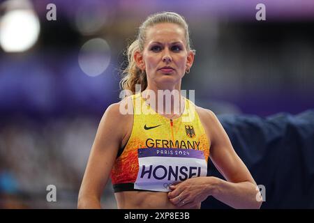 Saint Denis, Frankreich. August 2024. Olympische Spiele, Paris 2024, Leichtathletik, Stade de France, Hochsprung, Frauen, Finale, Christina Honsel aus Deutschland reagiert. Quelle: Michael Kappeler/dpa/Alamy Live News Stockfoto