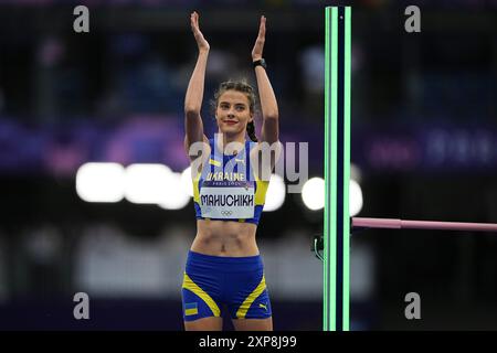Saint Denis, Frankreich. August 2024. Olympische Spiele, Paris 2024, Leichtathletik, Stade de France, Hochsprung, Frauen, Finale, Jaroslava Mahuchich aus der Ukraine applaudiert. Quelle: Michael Kappeler/dpa/Alamy Live News Stockfoto
