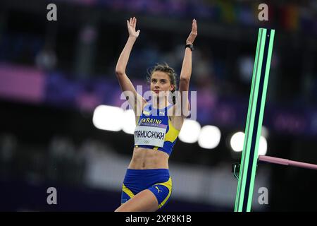 Saint Denis, Frankreich. August 2024. Olympische Spiele, Paris 2024, Leichtathletik, Stade de France, Hochsprung, Frauen, Finale, Jaroslava Mahuchich aus der Ukraine applaudiert. Quelle: Michael Kappeler/dpa/Alamy Live News Stockfoto