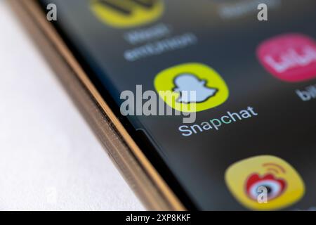 London. UK- 07.28.2024. Die amerikanische Multimedia-Instant Messaging-App Snapchat auf einem Android-Telefon isoliert auf einem weißen Hintergrund. Stockfoto