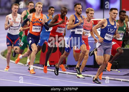 Paris, Frankreich. August 2024. Julien Mattia/Le Pictorium - Leichtathletik - Halbfinale der Herren 1500 m - Paris 2024 - 04/08/2024 - Frankreich/seine Saint Denis/Paris - Halbfinale 1500 m bei den Olympischen Spielen in Paris, Stade de France, 4. August 2024. Quelle: LE PICTORIUM/Alamy Live News Stockfoto