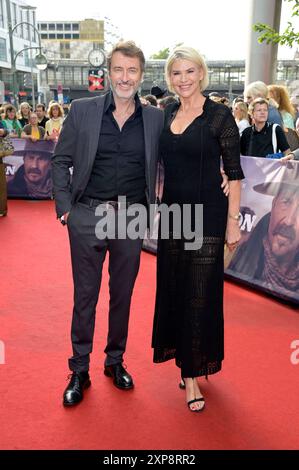 Guido Broscheit und Barbara Klein bei der Deutschlandpremiere des Kinofilms 'Horizon' im Zoo Palast. Berlin, 04.08.2024 Stockfoto