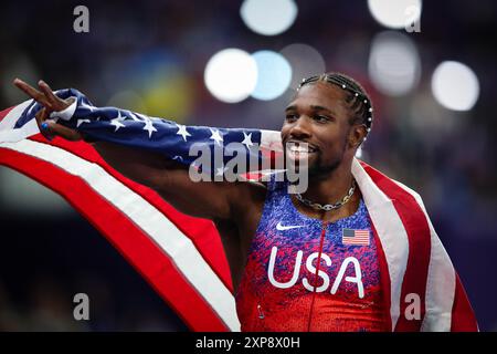 PARIS, FRANKREICH. August 2024. Noah Lyles vom Team United States feiert den Sieg des 100-m-Endspiels der Männer am 9. Tag der Olympischen Spiele 2024 in Paris. Quelle: Craig Mercer/Alamy Live News Stockfoto