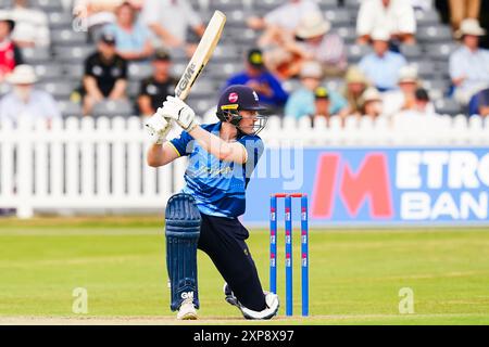 Bristol, Großbritannien, 4. August 2024. Robert Yates aus Warwickshire spielte beim Metro Bank One-Day Cup Spiel zwischen Gloucestershire und Warwickshire. Quelle: Robbie Stephenson/Gloucestershire Cricket/Alamy Live News Stockfoto