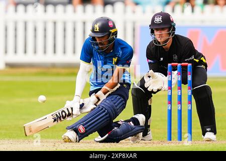 Bristol, Großbritannien, 4. August 2024. Warwickshires Hamza Shaikh schlug während des Metro Bank One-Day Cup-Spiels zwischen Gloucestershire und Warwickshire. Quelle: Robbie Stephenson/Gloucestershire Cricket/Alamy Live News Stockfoto