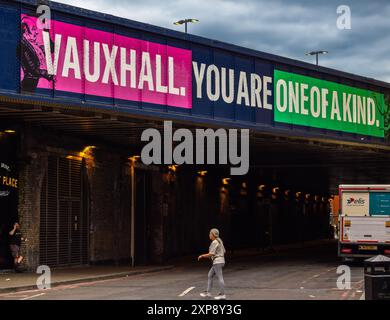 London, Großbritannien - 25. Juni 2024: Vauxhall, Sie sind einzigartig. Stockfoto