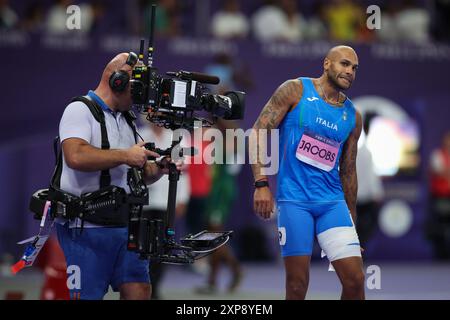 PARIS, FRANKREICH. August 2024. Lamont Marcell Jacobs vom Team Italien reagiert nach dem 100-m-Finale der Männer am 9. Tag der Olympischen Spiele 2024 in Paris, Frankreich. Quelle: Craig Mercer/Alamy Live News Stockfoto
