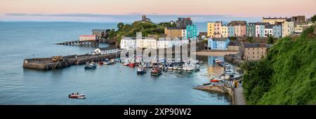 Sonnenuntergang am Tenby Harbour, Pembrokeshire, Wales Stockfoto