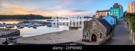 Sommersonnenuntergang über Tenby Harbour Stockfoto