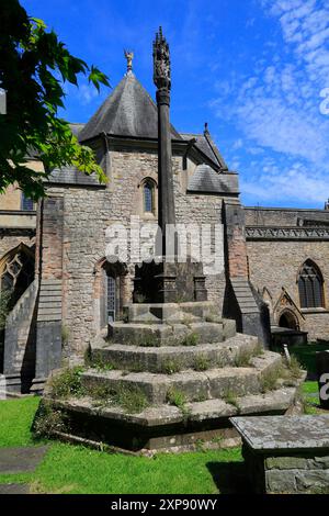 Predigerkreuz vor der Kathedrale von Llandaff. Vom Juli 2024 Stockfoto