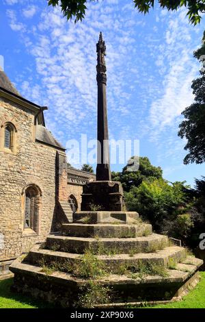 Predigerkreuz vor der Kathedrale von Llandaff. Vom Juli 2024 Stockfoto