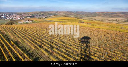 Velke Pavlovice zwischen Weinbergen Panoramablick, Blick vom Aussichtsturm Slunecna, südmährische Region, Tschechische Republik Stockfoto