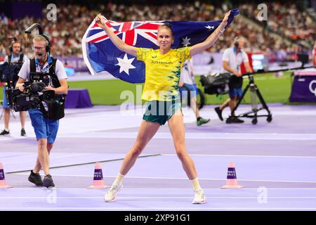 Paris, Frankreich, 4. August 2024. Elenor Patterson aus Australien feiert Bronze im Hochsprung der Frauen während der Olympischen Spiele 2024 in Paris am 4. August 2024 im Stade de France. Quelle: Pete Dovgan/Speed Media/Alamy Live News Stockfoto