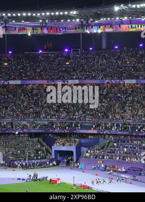 Paris, Frankreich. August 2024. Athleten treten beim 100-m-Finale der Athletik bei den Olympischen Spielen 2024 in Paris, Frankreich, am 4. August 2024 an. Quelle: Xu Chang/Xinhua/Alamy Live News Stockfoto