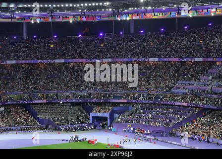 Paris, Frankreich. August 2024. Athleten treten beim 100-m-Finale der Athletik bei den Olympischen Spielen 2024 in Paris, Frankreich, am 4. August 2024 an. Quelle: Xu Chang/Xinhua/Alamy Live News Stockfoto