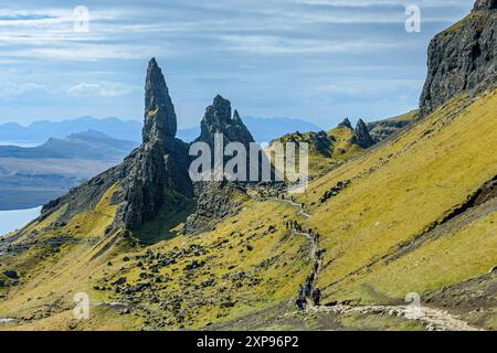 The Old man of Storr und andere damit verbundene Felsspitzen am Storr, Trotternish, Isle of Skye, Schottland, Großbritannien Stockfoto