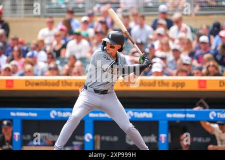 Minneapolis, Minnesota, USA. August 2024. Chicago White Sox zweiter Baseman BROOKS BALDWIN (27) während eines MLB-Baseballspiels zwischen den Minnesota Twins und den Chicago White Sox im Target Field. Die Zwillinge gewannen 13:7. Die White Sox verloren ihr 20. Spiel in Folge. (Kreditbild: © Steven Garcia/ZUMA Press Wire) NUR REDAKTIONELLE VERWENDUNG! Nicht für kommerzielle ZWECKE! Quelle: ZUMA Press, Inc./Alamy Live News Stockfoto