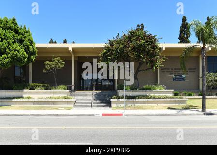 BELLFLOWER, KALIFORNIEN - 28. JULI 2024: Clifton Brakensiek Public Library in der Flower Street. Im Civic Center. Stockfoto