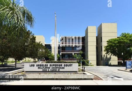 BELLFLOWER, KALIFORNIEN - 28. JULI 2024: Das Los Angeles Superior Court Bellflower Courthouse Building in der Flower Street. Stockfoto