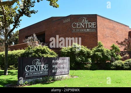 LAKEWOOD, KALIFORNIEN - 28. JULI 2024: Das Centre at Sycamore Plaza bietet eine Vielzahl einzigartiger Räumlichkeiten für Tagungen und Veranstaltungen. Stockfoto