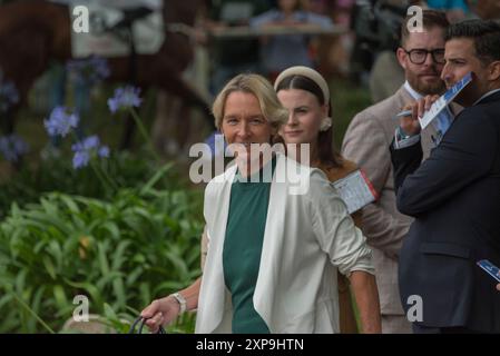 Martina Voss-Tecklenburg, ehemalige Cheftrainerin der Deutschen Fußball-Nationalmannschaft beim Pferderennen „Henkel Preis der Diana“, Grafenberg Horse Stockfoto