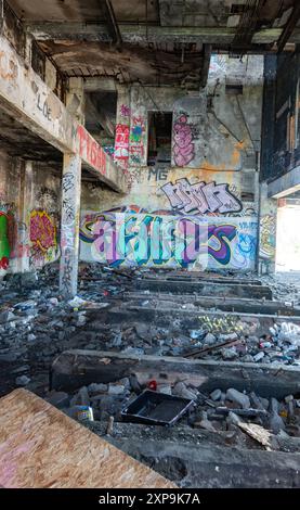 Die Ruinen von CFS Lac St. Denis, Québec, Kanada und seine Graffiti- und Bauschäden. Stockfoto