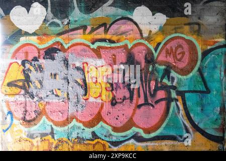 Die Ruinen von CFS Lac St. Denis, Québec, Kanada und seine Graffiti- und Bauschäden. Stockfoto