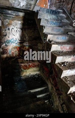 Die Ruinen von CFS Lac St. Denis, Québec, Kanada und seine Graffiti- und Bauschäden. Stockfoto