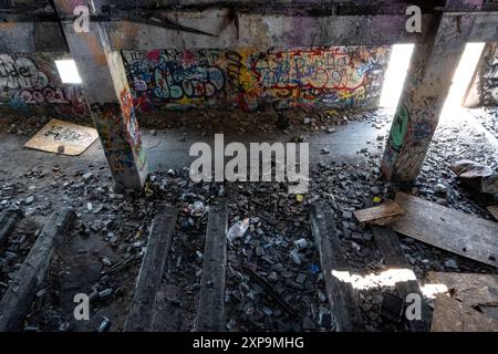 Die Ruinen von CFS Lac St. Denis, Québec, Kanada und seine Graffiti- und Bauschäden. Stockfoto